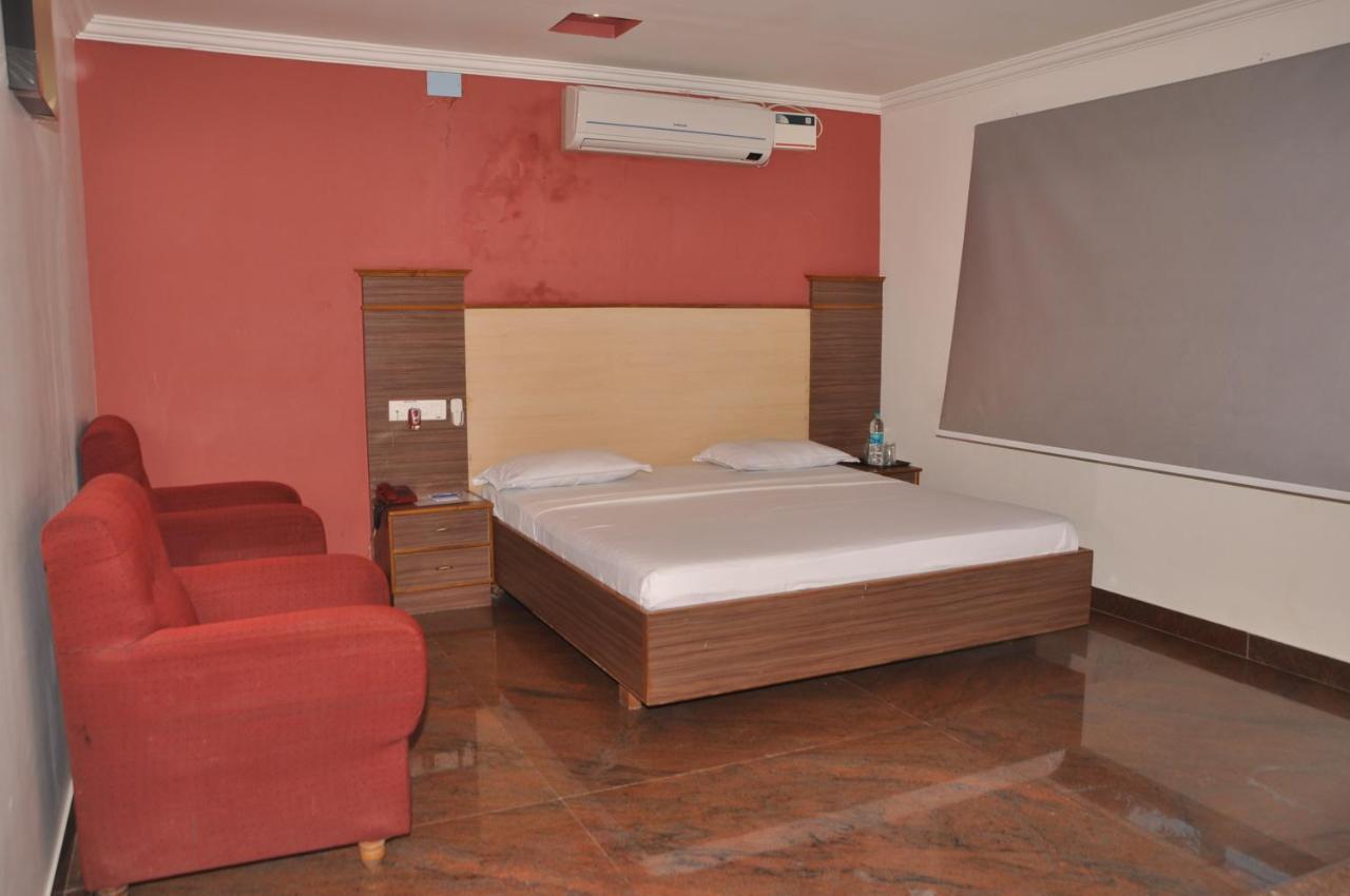 Hotel Pams Mayiladuthurai Exterior foto